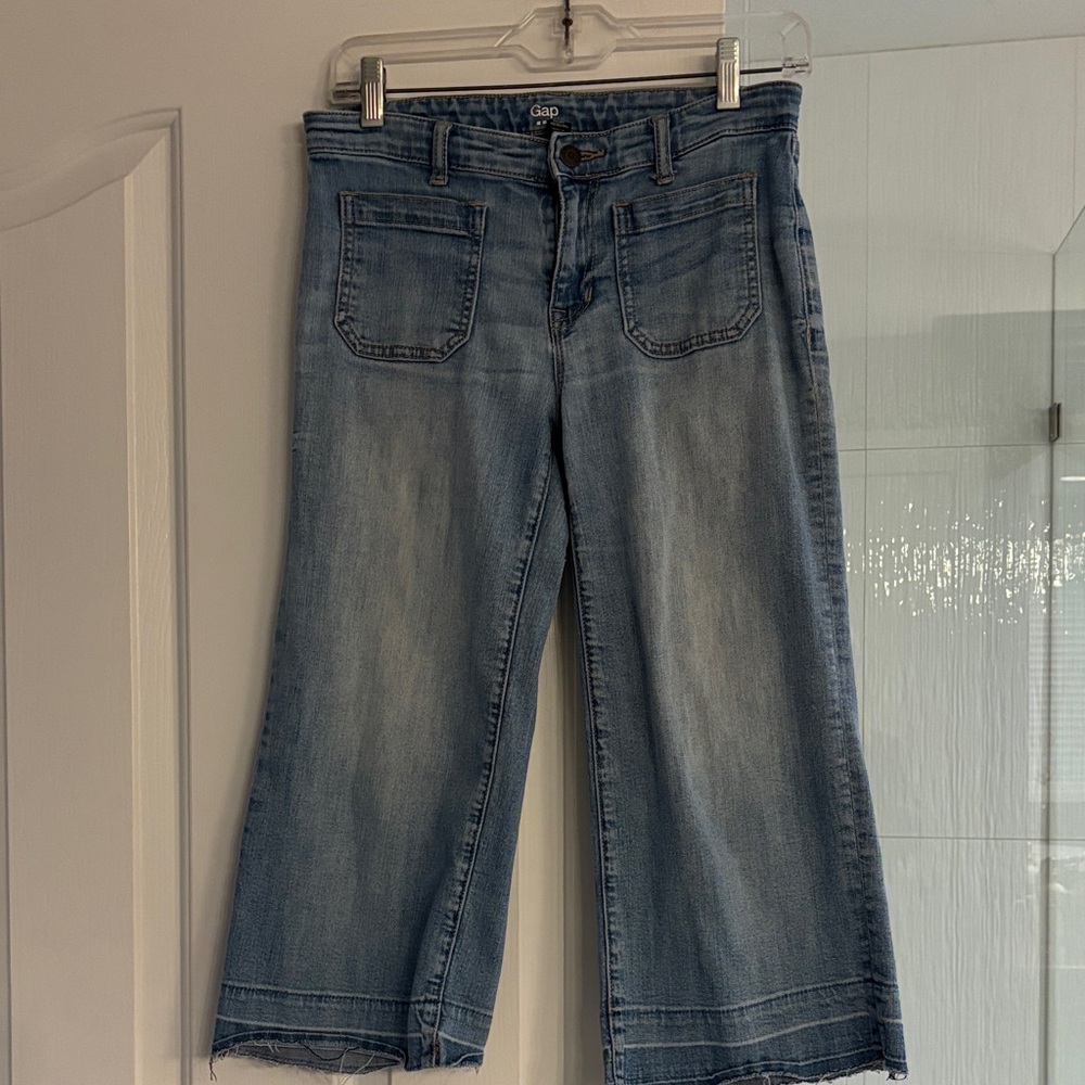 GAP Women's Light Blue Cropped Jeans